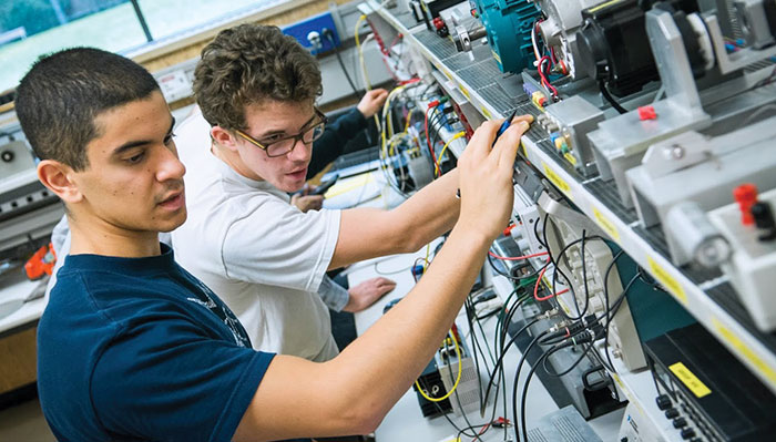 Junior Electronic Engineer/Communication on board Luxury Cruise ship on Rotation