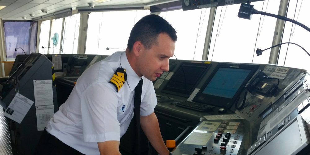 CHIEF OFFICER FOR IMMEDIATELY EMPLOYMENT OF EXPEDITION PASSENGER SHIP
