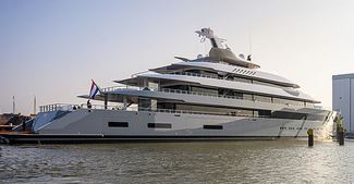 Yacht Service Stewardess за луксозна частна яхта - големина повече от 100м.
