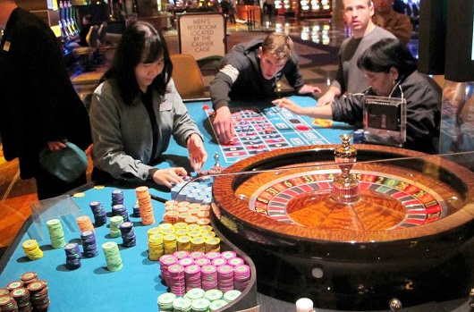 casino dealer2 1