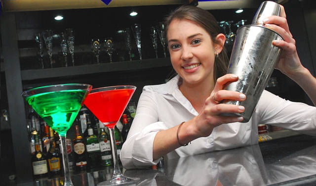bar waitress1